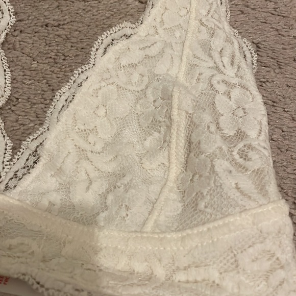 Urban Outfitters white lace halter bralette - Picture 2 of 4